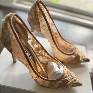 Charles David “Chaser” Embroidered Mesh Heels Nude/Champagne Size 7.5M